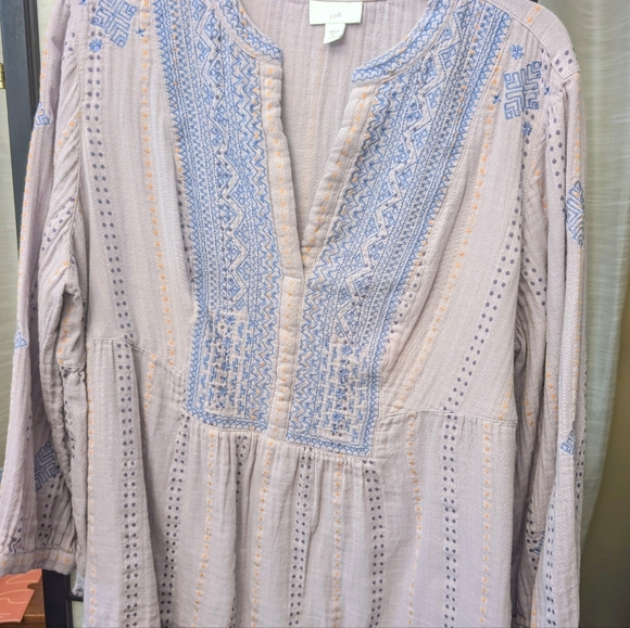 Embroidered J.Jill V-Neck Blouse - Blue and Lavender 🪻 - Picture 4 of 4